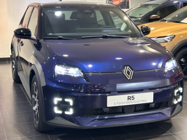 Renault 5 E-Tech 120 Urban Range Techno foto 2
