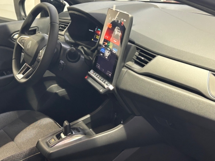 RENAULT CAPTUR techno full hybrid E-Tech 117kW (160CV) foto 20